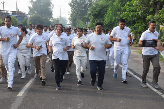 Amroha police ran under Run for Empowerment, Ravita and Rahul Kalia came first