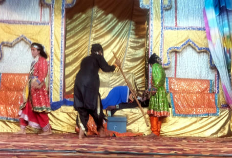 Kumbhakaran's killing is staged in Ramlila, Ravana is worried.