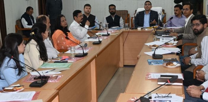 Smoking in public places is an enemy of society: Mukesh