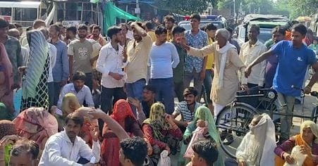 Farmers blocked the highway due to non-availability of fertilizers.