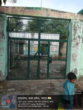School locked due to teachers' lateness