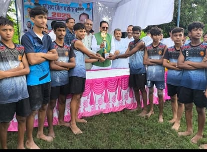 Kotabagh, Haldwani and Bindukhatta teams won the sports festival.