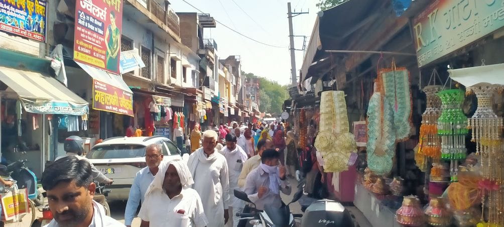 The crowd in Mahendragarh city doubled.