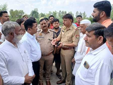 Officials arrived to investigate the road widening dispute.
