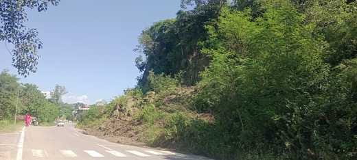 In Ghumarwin area, unstable hills along the road are increasing the danger.
