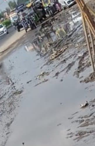 Story of chaos, water everywhere in Ghasipura on the highway