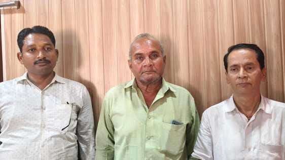 EOW arrested three ration dealers in the food grain scam.