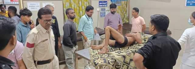 जिला अस्पताल में इलाजरत घायल