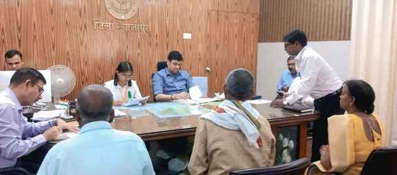 Prachi, who scored 94.5% in Class 10, became District Magistrate for a day.