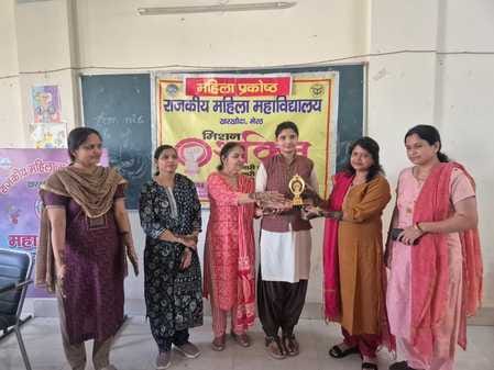 Kashish Baisla first in Mehndi competition