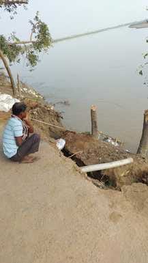 Part of the connecting road of Paharpur village got submerged in Ramganga.
