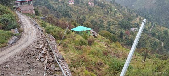 Mountain debris falling on Rampur-Rohru via Bhadrash road