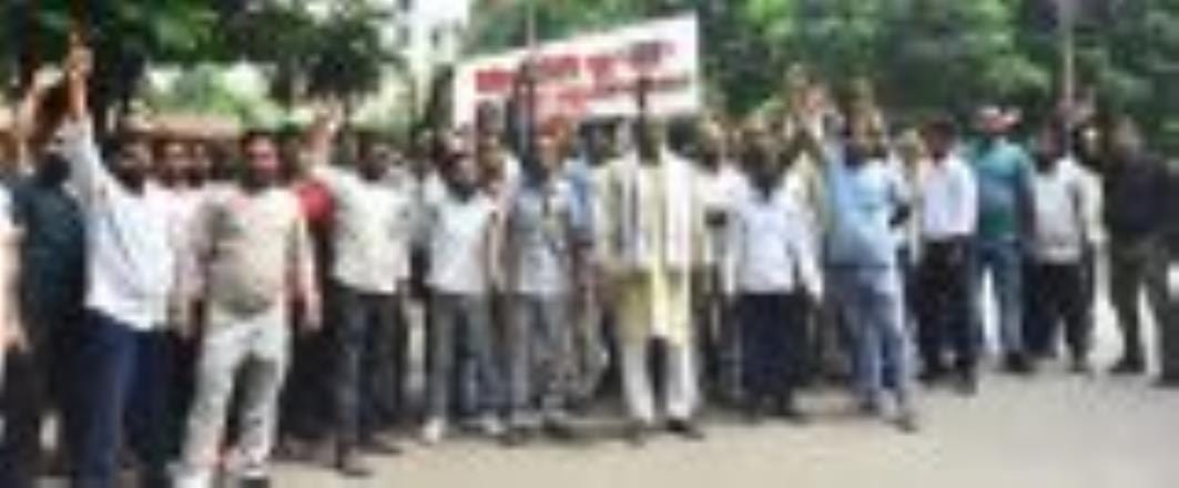 Public Works contract workers protest