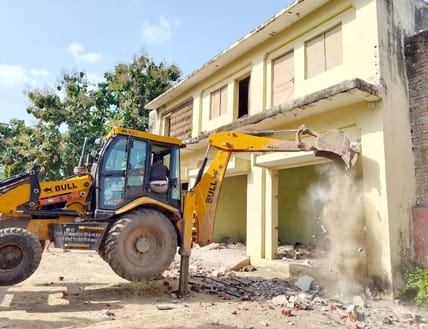 Administration's bulldozer roared on illegal construction in cold storage