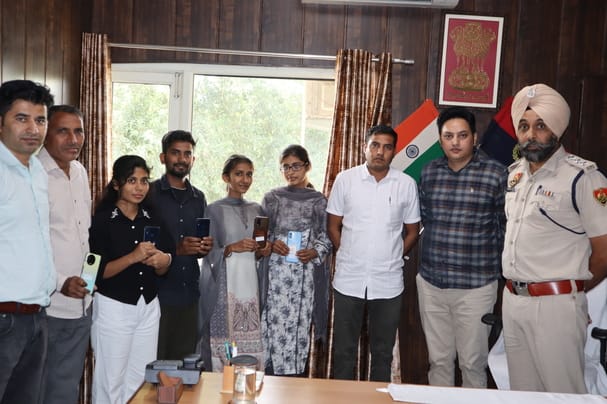 Police found 35 missing mobile phones and handed them over to their owners.