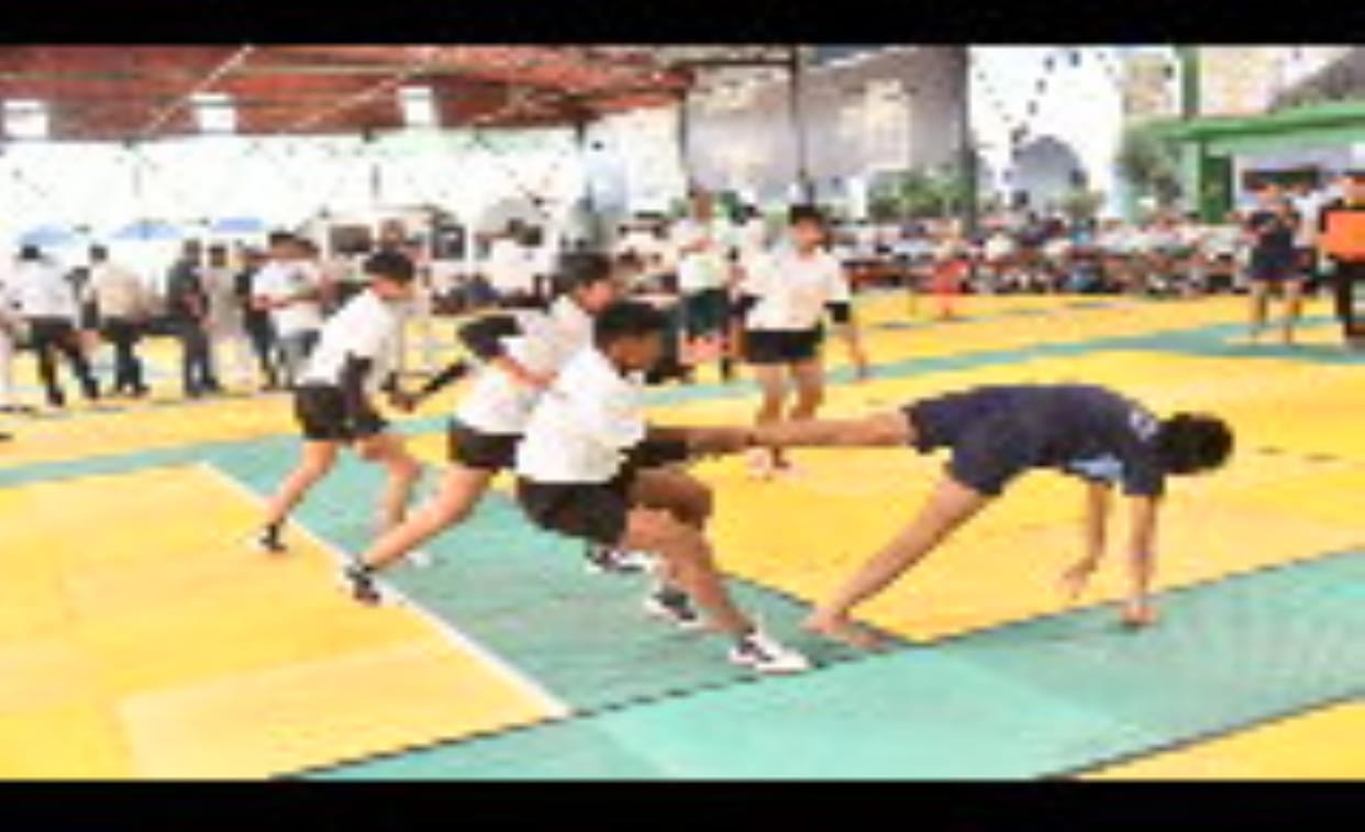 In the state-level school kabaddi, the girls of Hisar defeated the Mahendragarh team 25-4.