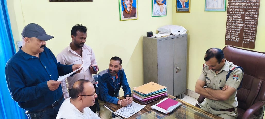 Chardi and women beat up wholesalers in Denadahede shop