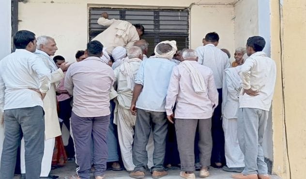 firozabad news fertilizer problem