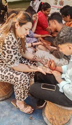 Special Chand Chhanni theme mehndi adorned on hands on Karva Chauth
