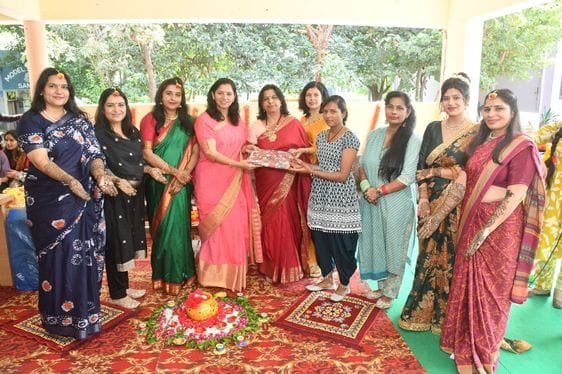 Kiran and Anu winners in Mehndi competition