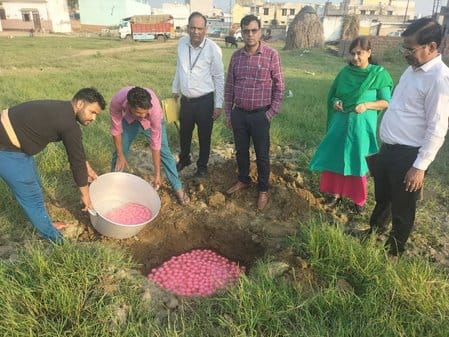 Food safety team destroyed 165 kg of rasgullas in Aminagar Sarai.