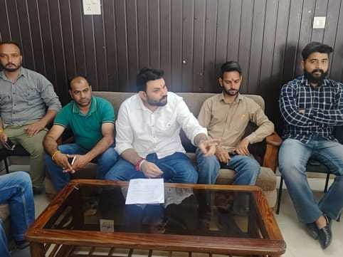 Youths demand investigation and action in Bhallu bus accident
