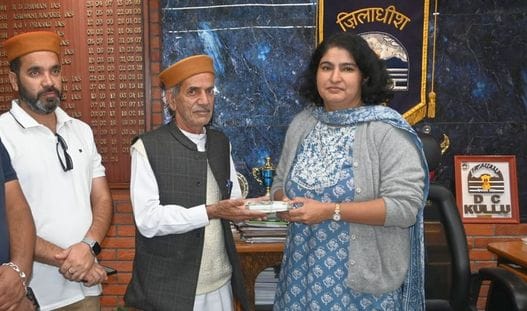 Gift of Nazarana to the disaster affected people
