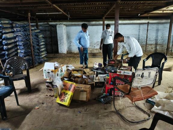 726 tins of adulterated ghee and oil were seized and rotten dry fruits were destroyed.