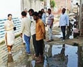 A pump set was installed in Ward 18-19 of Barwala for water drainage; the Municipal Secretary visited the areas affected by waterlogging.