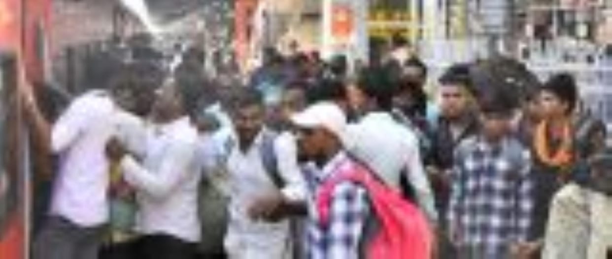 Activists reach rally site, tear down railway line, wall, wave banners