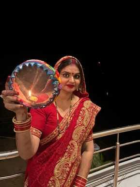 Married women broke their fast after seeing the moon and prayed for their husband's long life.