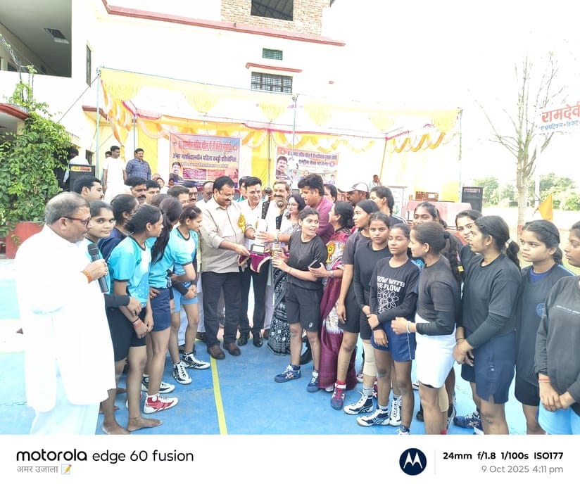 The team of Veer Bhoomi Mahoba became the winner by defeating BU Campus.