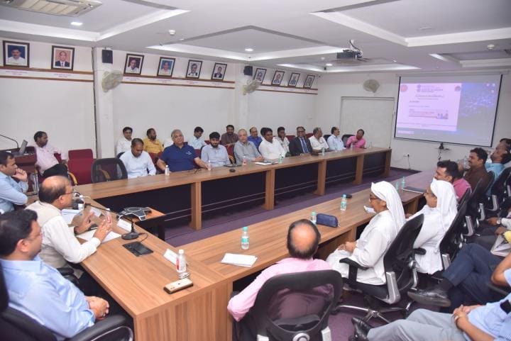 Discussion on giving Rs 15,000 to new workers