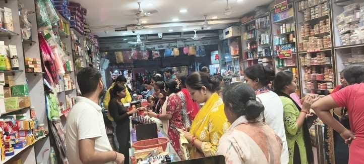 Karwa Chauth fast today... Crowds of shoppers gathered, markets remained bustling