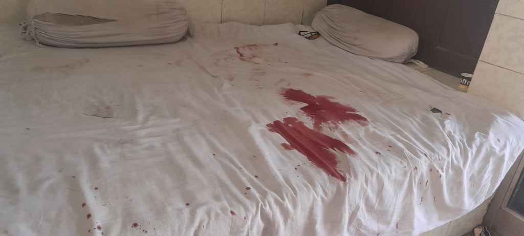 Firing and stabbing in Panchayat, Arhatiya shot, four people including son injured due to stabbing