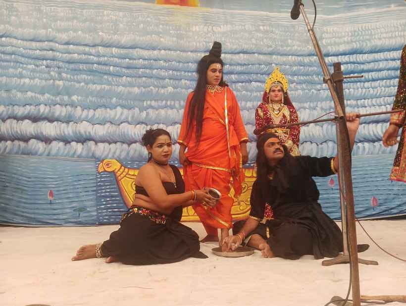 Lord Shri Ram's exile to the forest, meeting with Nishad and dialogue with Kevat were staged.
