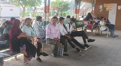 Passenger train delayed by four hours in Khurja due to engine failure