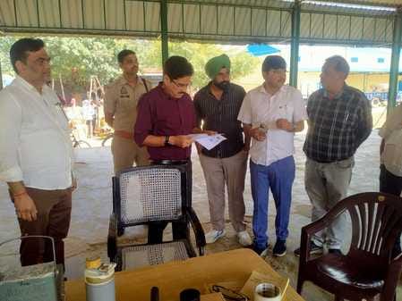 Bhakiyu leaders inspected the arrangements at the market along with the officers.