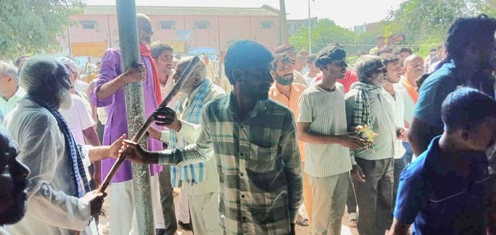 In dispute over distribution of fertilizer tokens, sticks were used and an officer was chased.