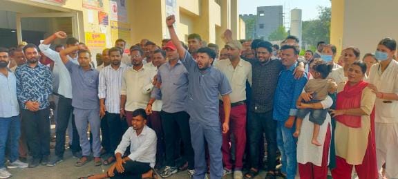 Services at the medical college were disrupted for two and a half hours due to a strike by contract workers.