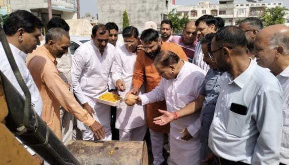 Vehicle parking facility will be provided in Mandi Town Centre at a cost of Rs 60 lakh, sewerage system will be improved.