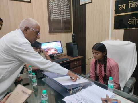 Suhani, a class 7 student, became SDM for a day.