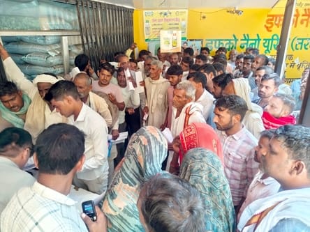 Farmers queued for hours for fertilizer, yet their hopes remained unfulfilled.