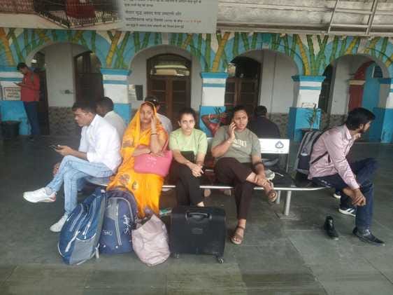 Ambala Cantt Special Fair Festival Special was delayed by four and a half hours, causing inconvenience to passengers