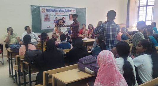 Siddharthnagar News: Taught self-defense techniques