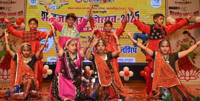 Dancers mesmerized the participants