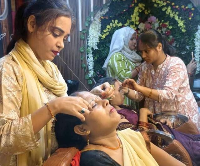 3D mehndi will be applied on the hands, stone bangles will jingle