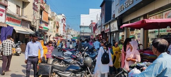 Traffic system fails due to haphazardly parked vehicles