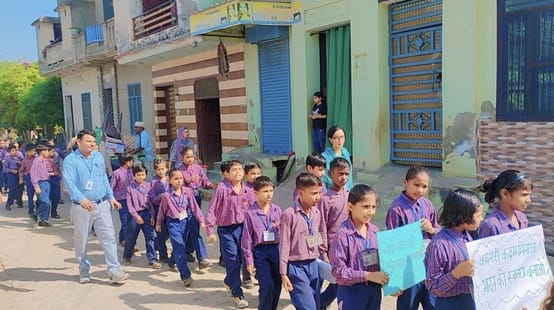 Students gave the message of cleanliness in the rally.