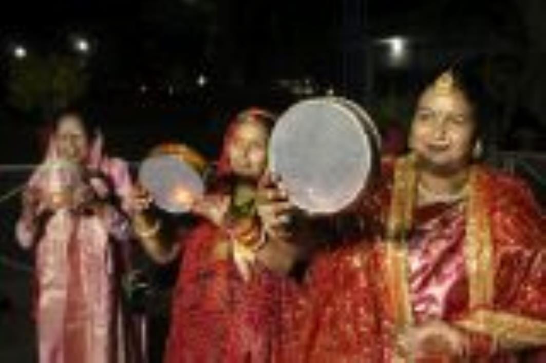 Karwa Chauth: Offer prayers to the moon and pray for long life of husband